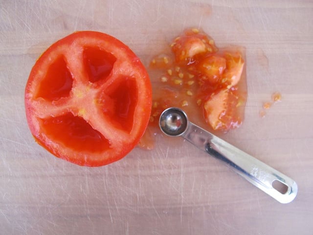 How-to-Seed-a-Tomato-3-640x480.jpg